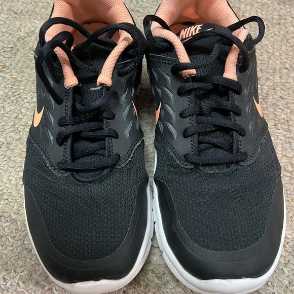 Nike shoes - Picture 4 of 4